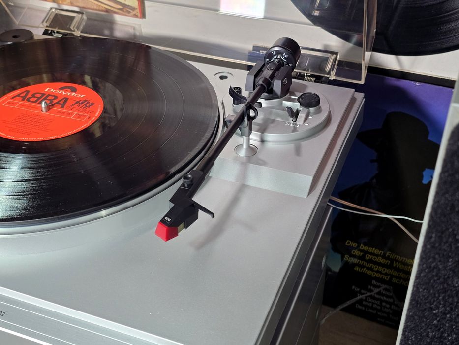 Linie audio TOSHIBA , amplificator , tuner ,pickup ,boxe, retro hifi