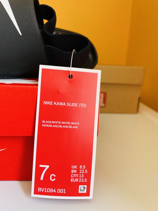 Маратонки - adidas, сандали - nike