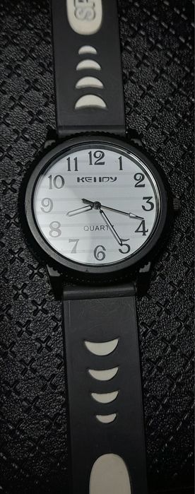 Часы QUARTZ Kelib