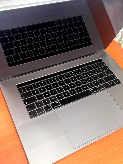 Macbook Pro 2018 15" 2.6Ghz i7 500GB