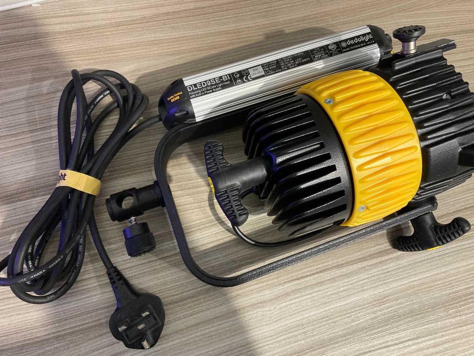 Reflector profesional Dedolight DLED9SE-BI cu balast incorporat