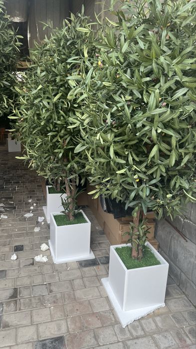 Деревья искусственные для помещения и улиц
