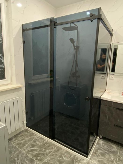 Стеклянные душевые кабины