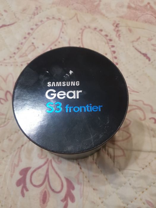 Продавам смарт часовник SAMSUNG GEAR S3 FRONTIER!