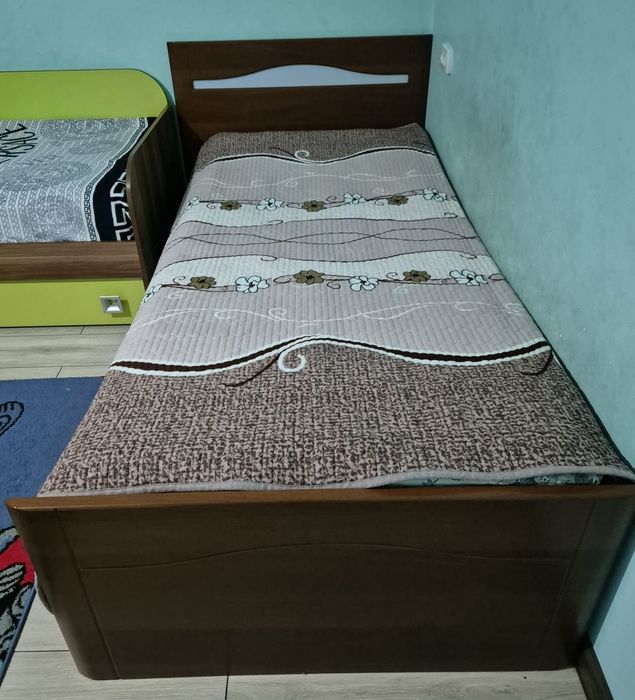 Кровать б/у в хорошем состоянии