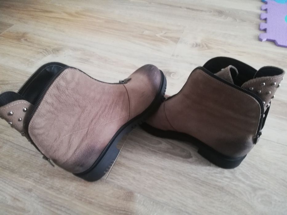 Vand ghete din piele naturala, marimea 36, pret 80 lei