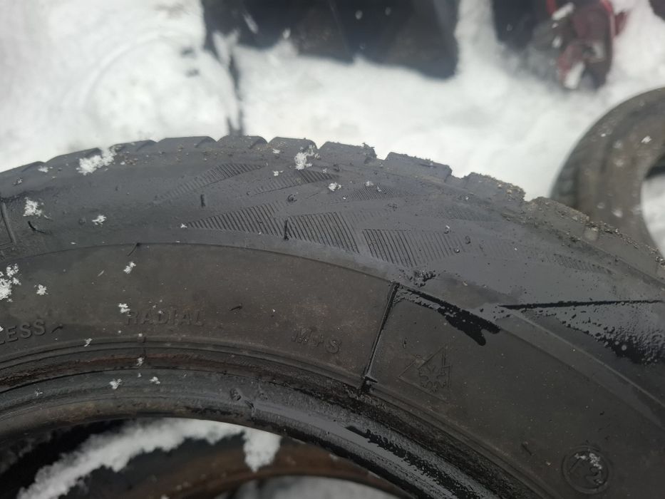 Vand 2  sau 4 anvelope 175 70 14 firestone  de iarna bune