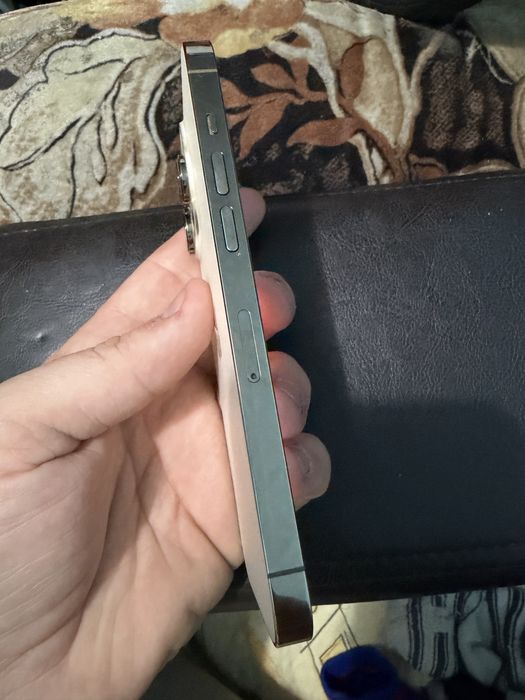 Iphone 14 pro. Gold