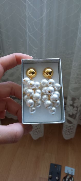 Cercei cu perlute, noi