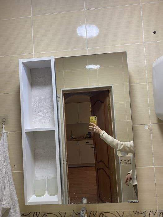 Шкаф навесной с зеркалом