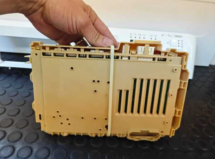 Placa electronica cu bord comanda masina de spalat Indesit INNEX model BWA71283XW / R23