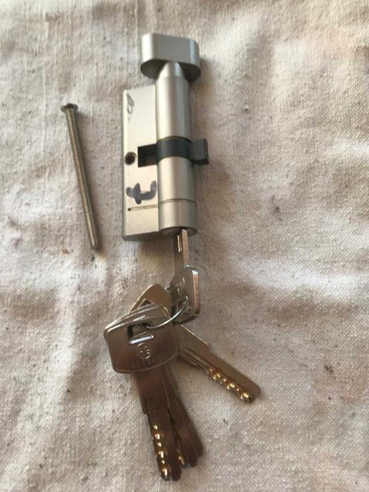 Дверные замки разные