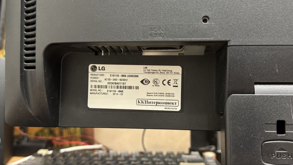 Монитор 19" LG E1911S-BNX (LED, Широкоформатный)