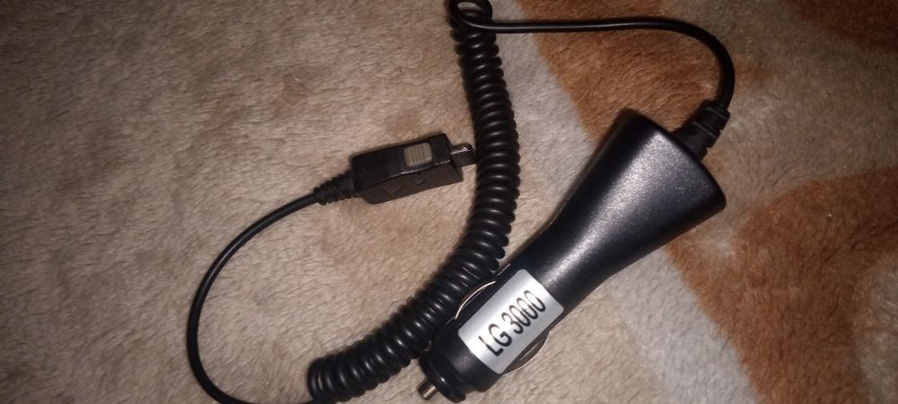 Зарядное LG3000 устройство прикуриватель