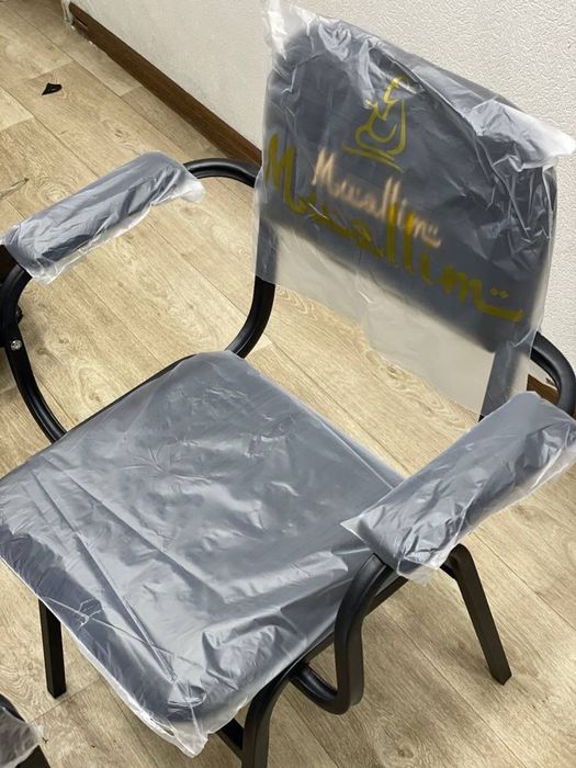 Xotinim oyoqlarini yoyib, yaqindan olingan fotosuratda.