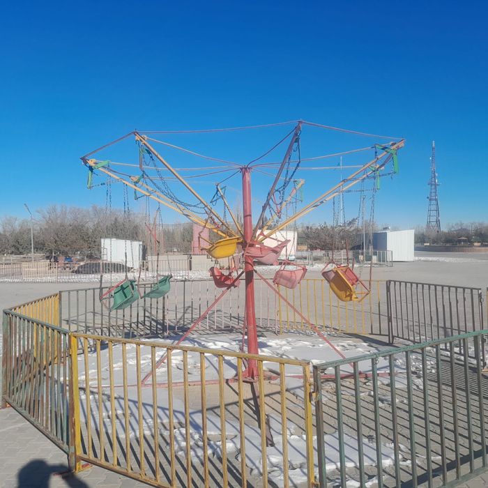 Жанатын ойыншық машиналар,карусельдер