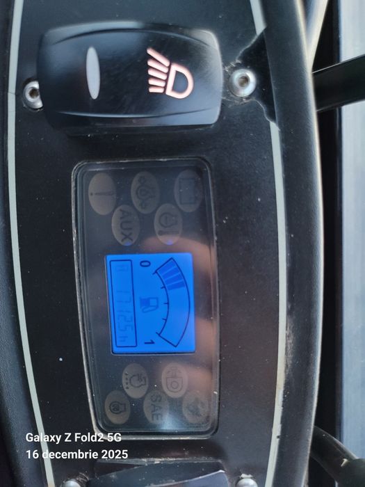 Miniescavator jcb model 8018 3 cupe și rampi