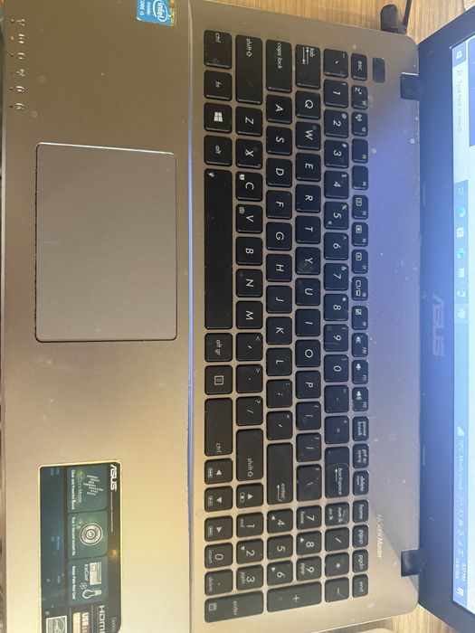 Laptop ASUS X550LA – Intel i5, SSD – 4 GB RA