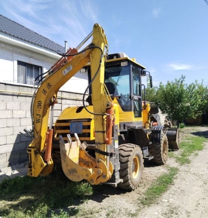 Продам экскаватор погрузчик