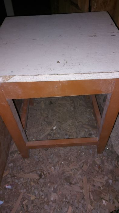 Продаю табурет деревянный