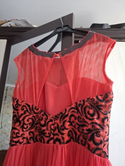 Вечернее платье в пол кораллового цвета