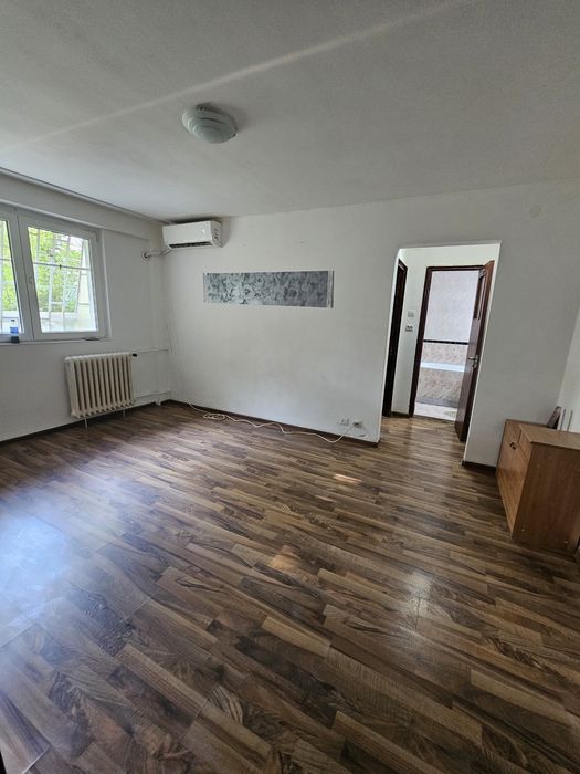Închiriez apartament