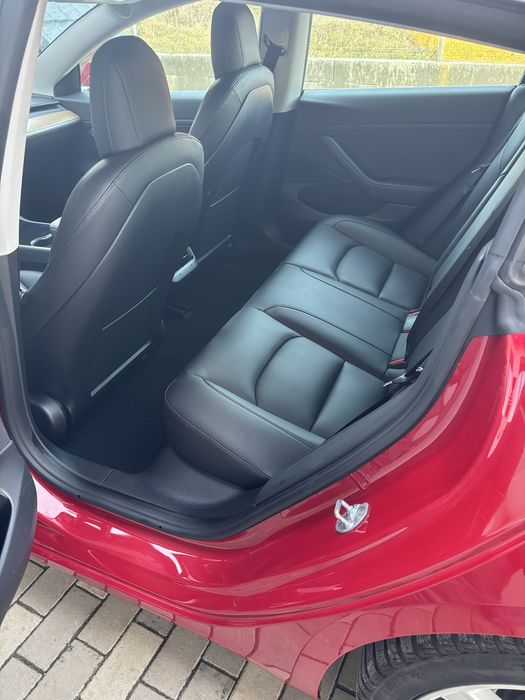 Tesla Model 3 SR LFP