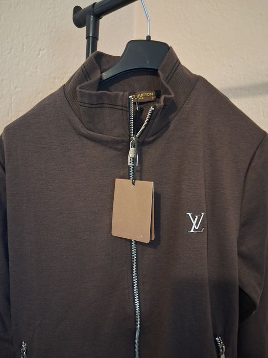 Екип на  LOUIS VUITTON