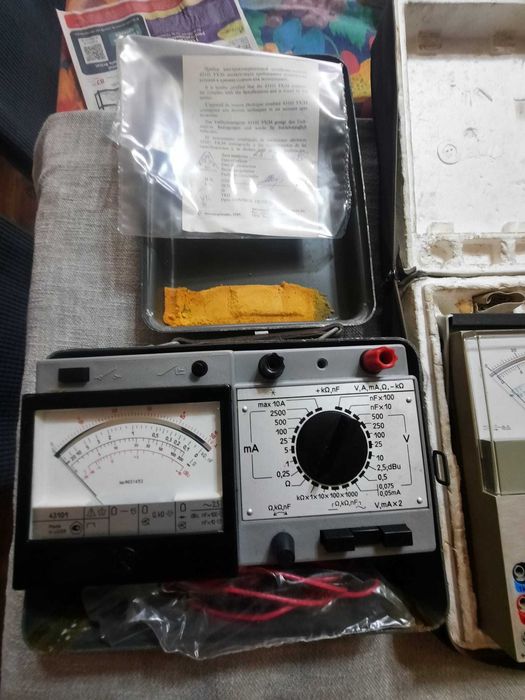 Vând trei aparate de măsură analogice noi