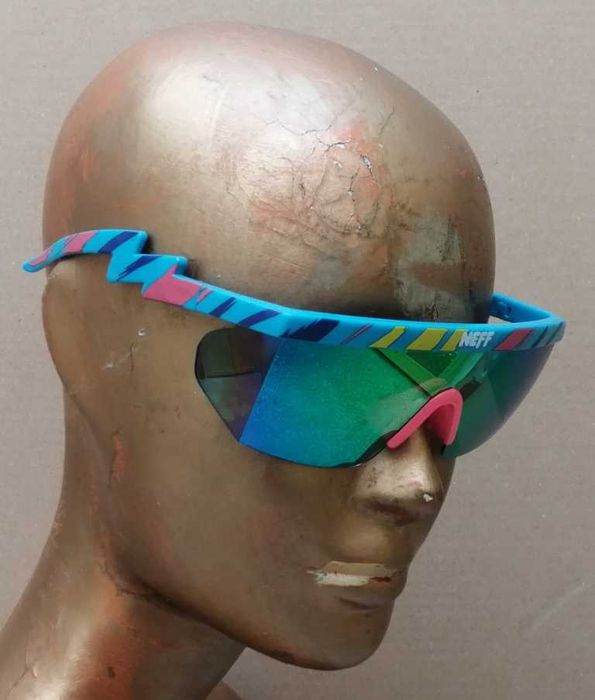 Neff Brodie супер фънки слънчеви очила три плаки и часовник Neff Daily