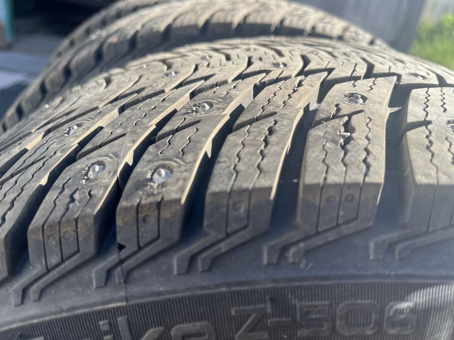 Продаются шины шипованные