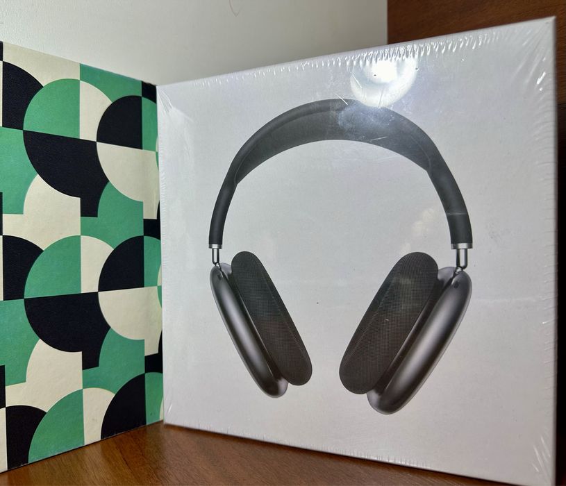 Airpods Max with SmartCase 2025