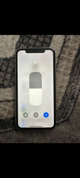 Iphone 11 sotiladi rangi oq