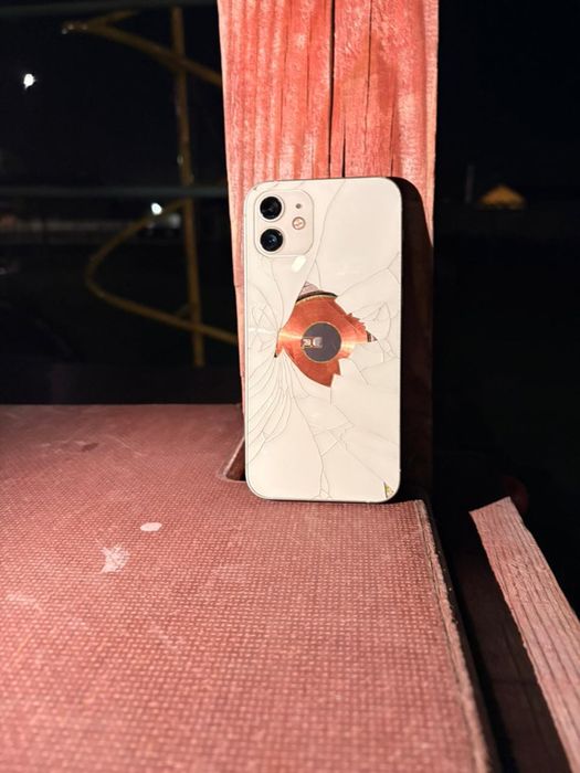 Продам айфон 12 128гб