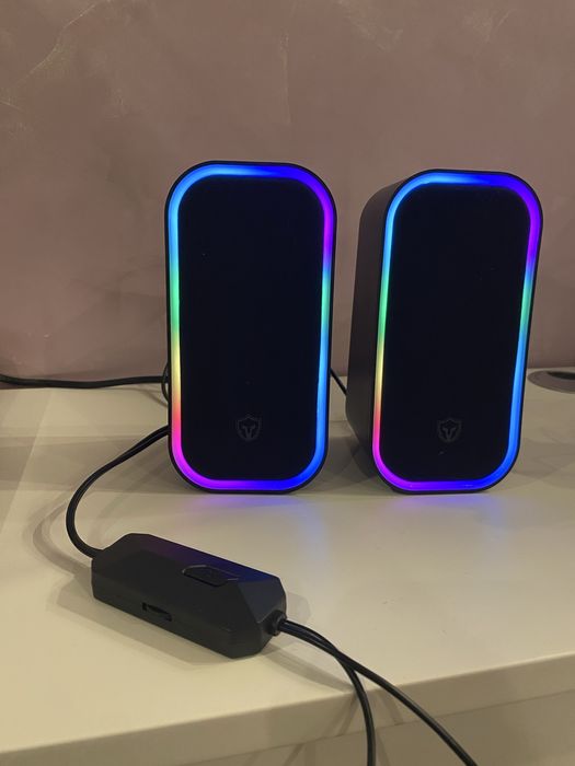 Светещи колонки с няколко цвята