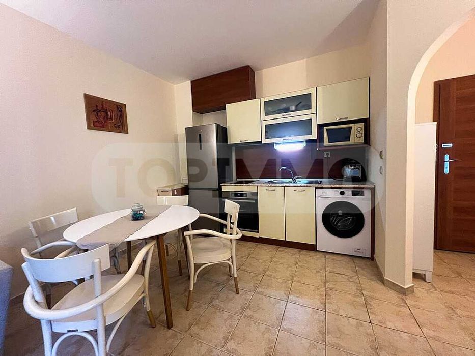 Двустаен апартамент в курортен комплекс Златни пясъци