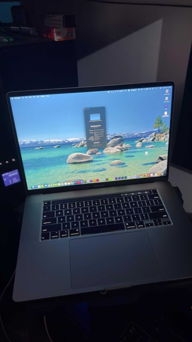 MacBook Pro 16 inch / 2019 i9 2,4GHz / 32GB / 2TB SSD / Video 8GB