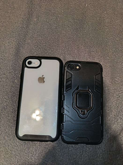 Vind doua telefoane iPhone 7 di iPhone 8