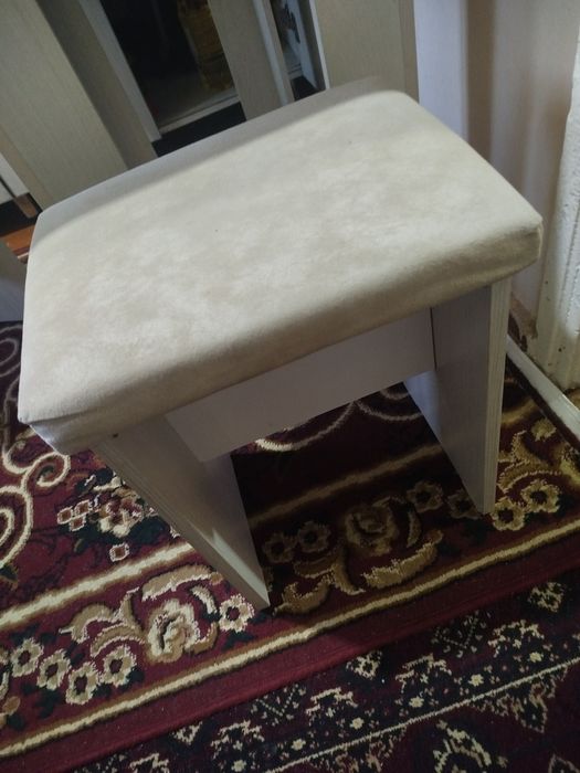 Stol stul yangi oshxonaga