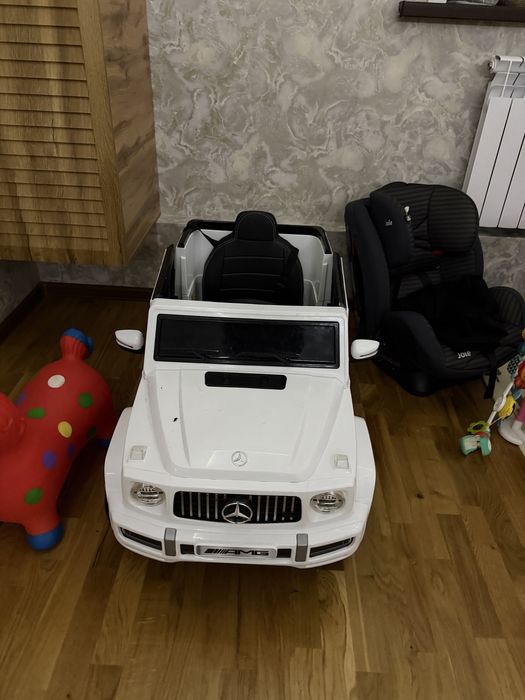 Продам машинку детскую