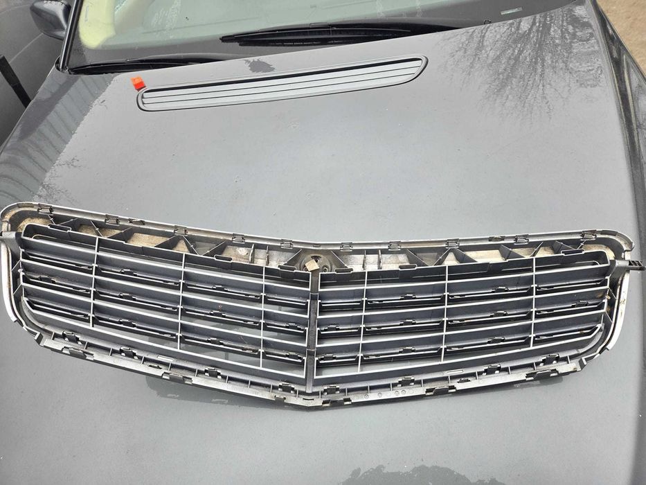 Grila centrala bara fata pentru Mercedes C class W204