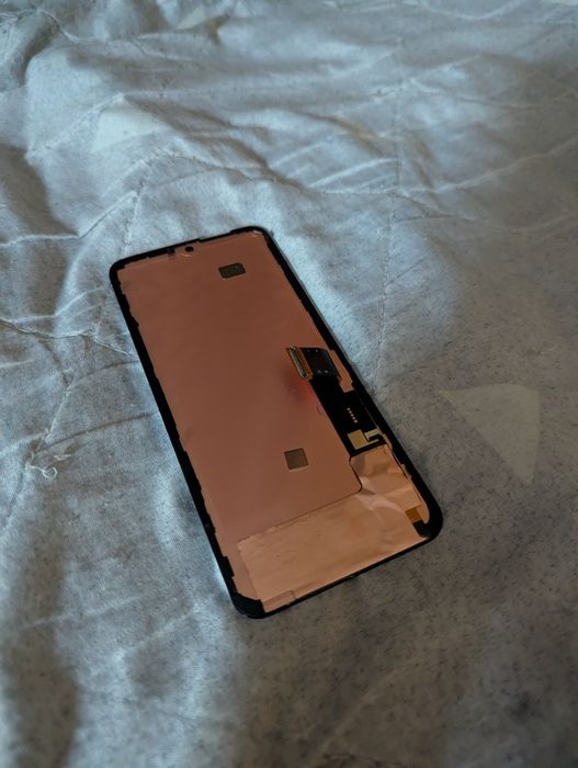 Дисплей Pixel 8 в рабочем состоянии