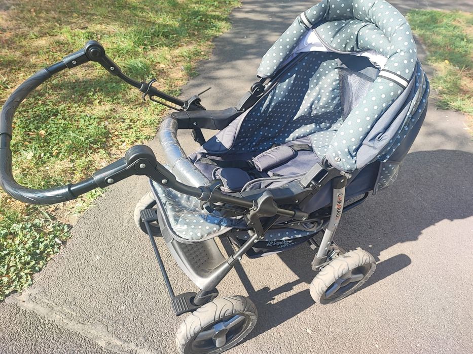 Vând cărucior sport cu poziție somn