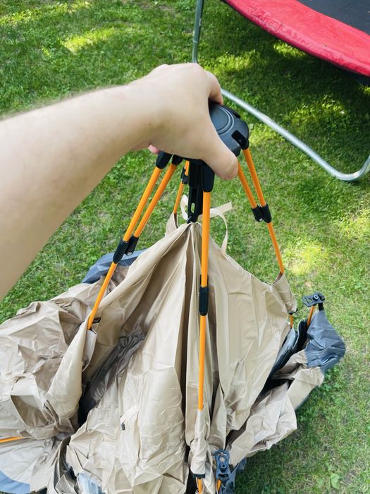 Cort automat,impermiabil excelent pentru festivaluri si campinguri!