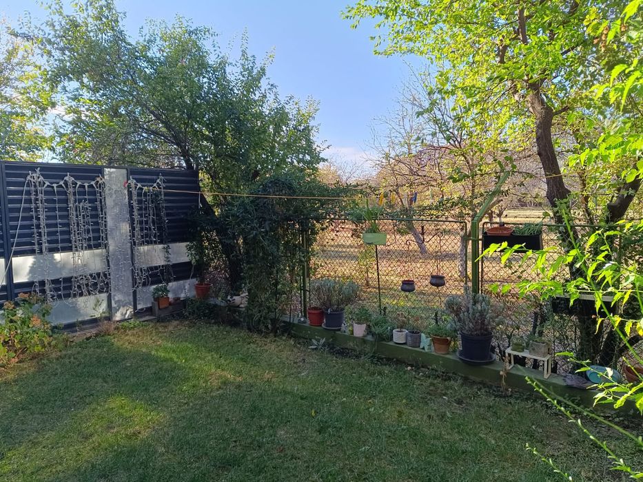 Proprietar,vand apartament 3 camere cu curte,Martisor,complet mobilat