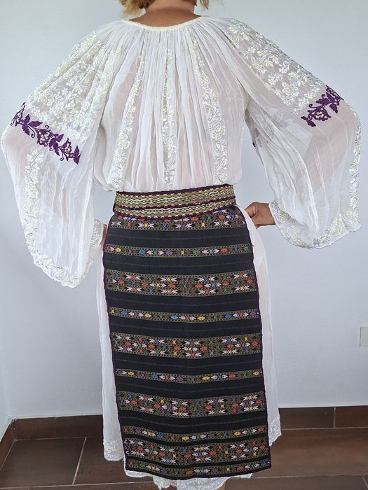 Vind costum popular autentic marchizet