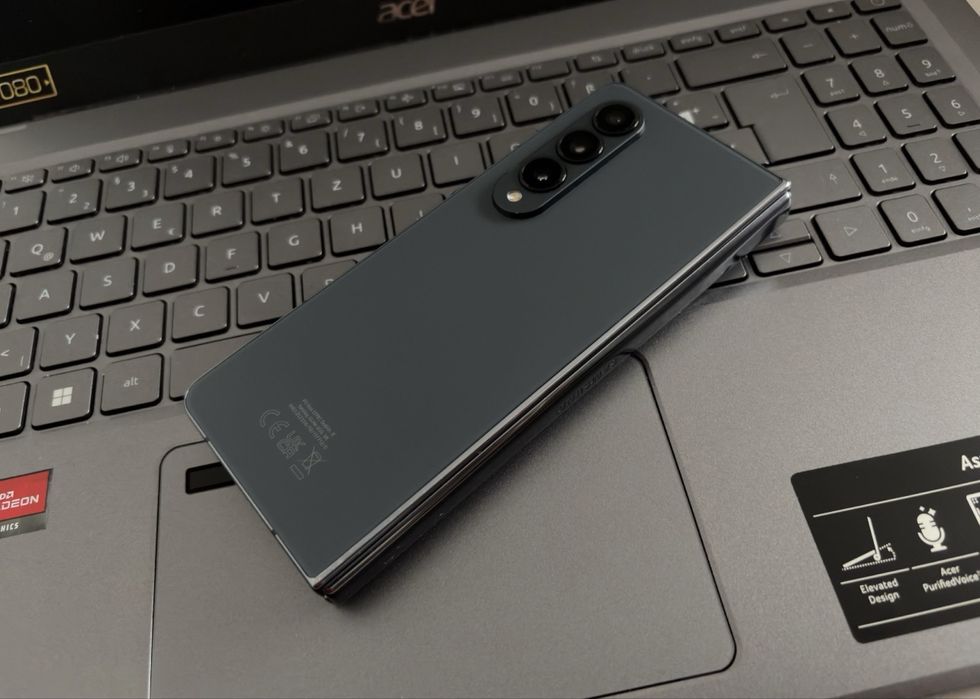 Samsung Fold 4 de 256 GB si 12 RAM