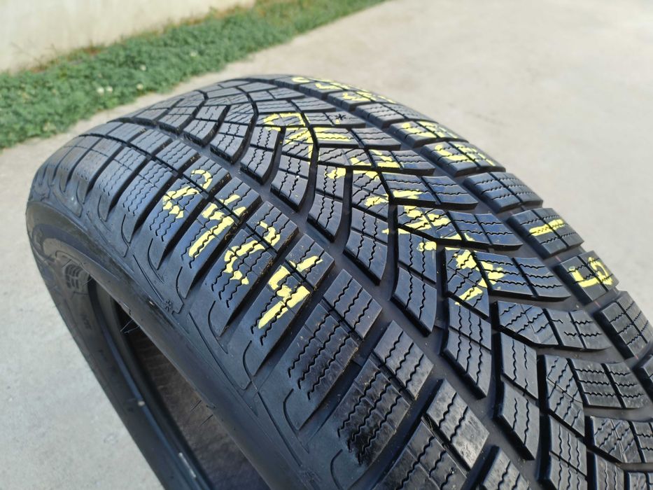 O anvelopa de iarna 255 55 19 goodyear ultragrip performance 7 mm 2024