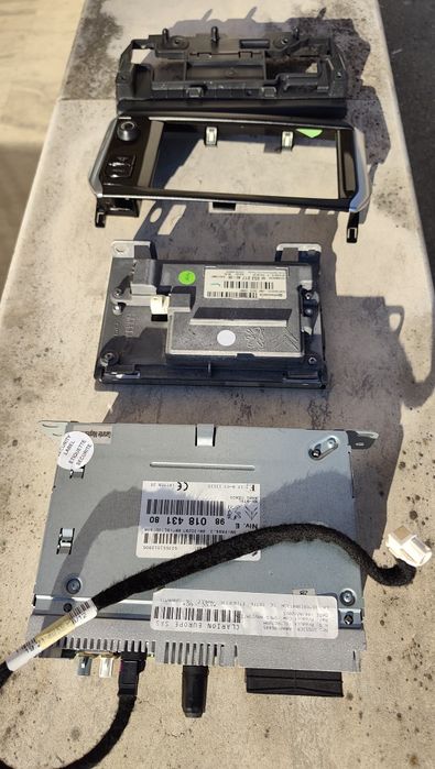 SMEG -Оригинална мултимедия с навигационен модул за Peugeot 208