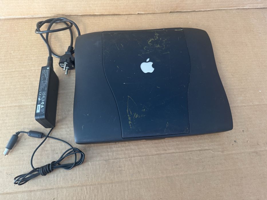 Ретро лаптоп Apple Macintosh PowerBook G3